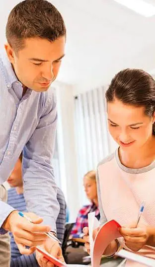 Joven estudiante necesita orientación vocacional y ayuda profesional de un especialista en CEAPSI